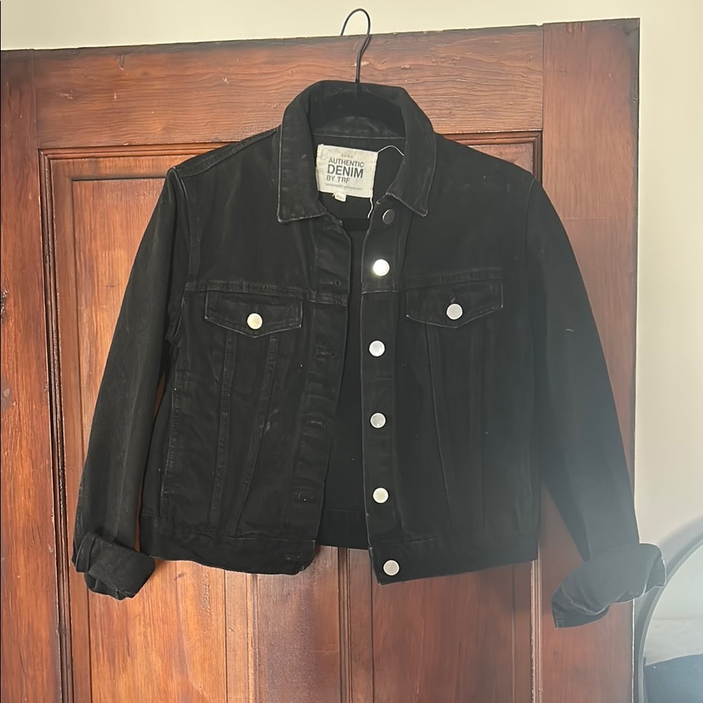 Zara Black Jean Jacket with Cropped Fit and Long Sleeves